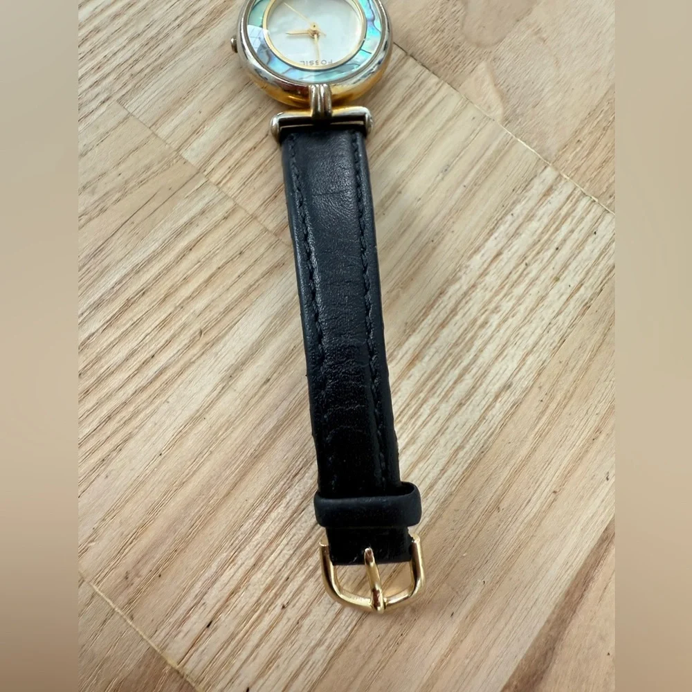 Fossil ladies abalone mother of pearl watch NEW BATTERY